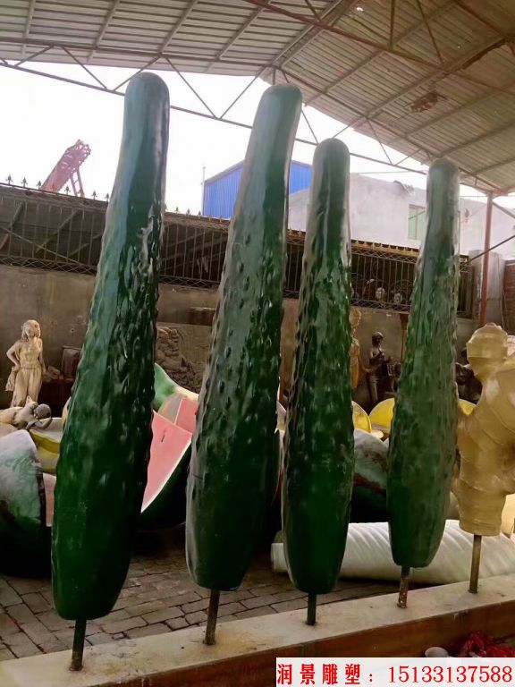 四根黄瓜雕塑排列整齐 蔬菜黄瓜雕塑加工厂家